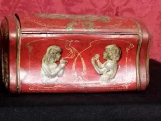 Antigua caja metalica