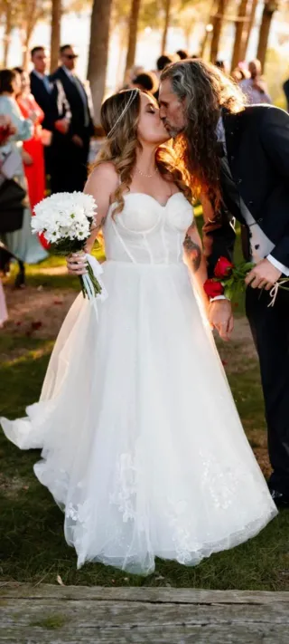 Vestido de novia temporada 2024 Aire Barcelona.