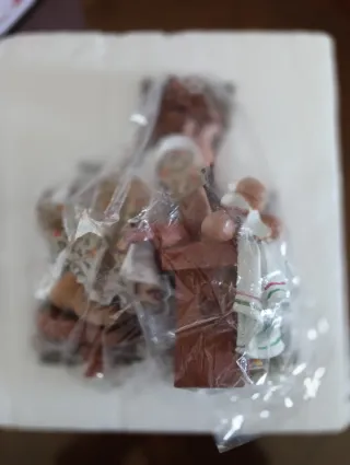 Figura Elisa de Colección con las manos en la masa