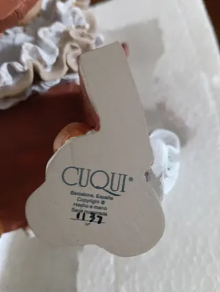 Figura Elisa de Colección con las manos en la masa