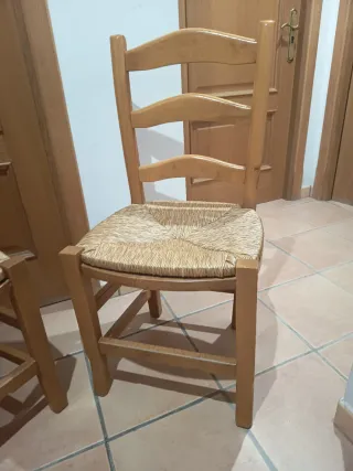 Sillas de anea de madera. Tengo 6 ud