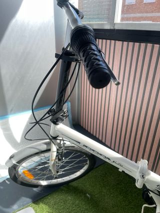 Bicicleta plegable blanca