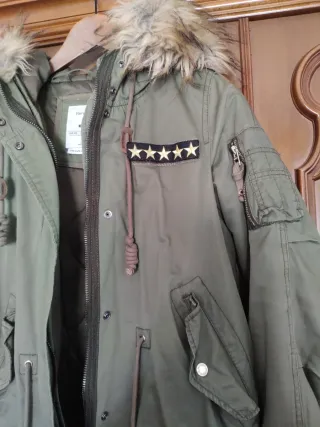 Parka verde mujer con capucha y estrellas