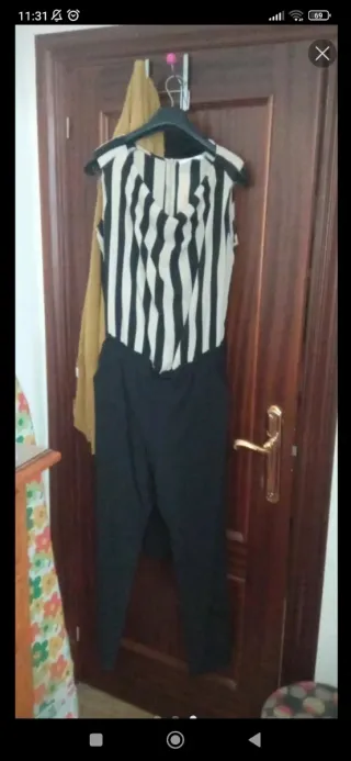 Mono rayas beige y negro