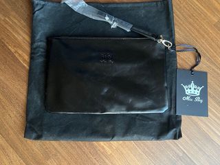 Busta nera con borchie Mia Bag