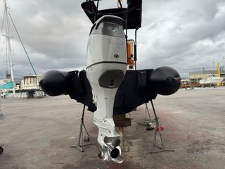 Lancha semirrígida Valiant Patrol 750