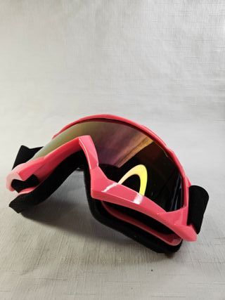 Gafas de esquí rosas con lente espejada