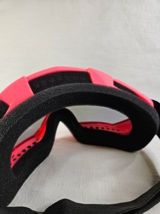 Gafas de esquí rosas con lente espejada