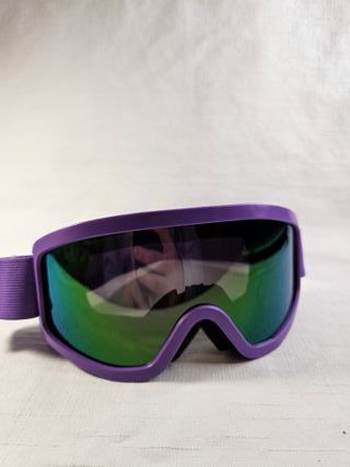 Gafas de esquí moradas