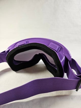 Gafas de esquí moradas