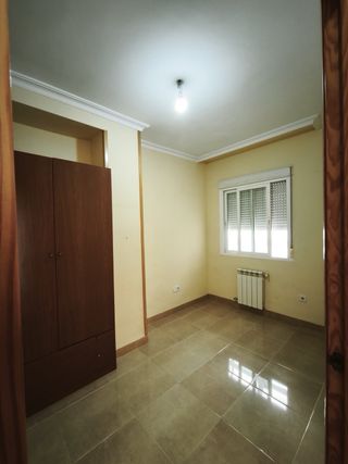 Piso en Calle La Dehesa con garaje y ascensor.