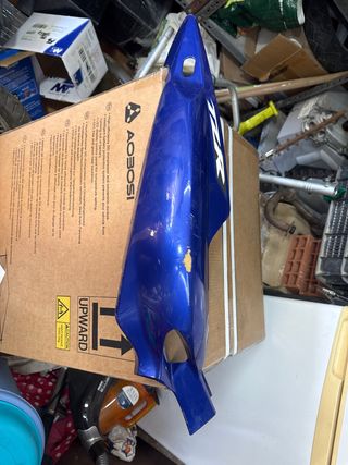 Lateral Yamaha TZR azul