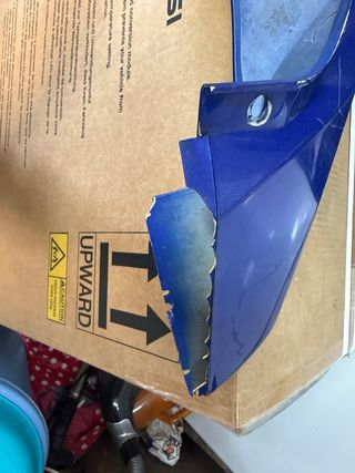 Lateral Yamaha TZR azul