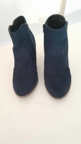 Botines azul marino con cremallera dorada