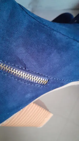 Botines azul marino con cremallera dorada