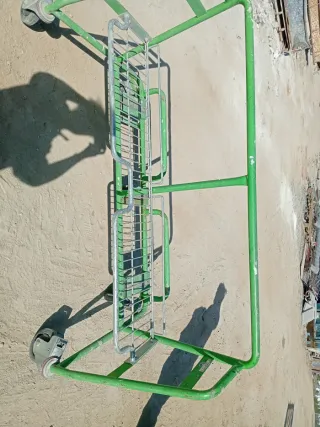 Carrito transportador de paneles verde