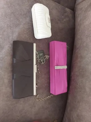 Bolsos de fiesta grises, rosas y blancos