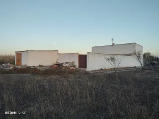 Terreno rústico con casa, agua y luz, 15000 metro