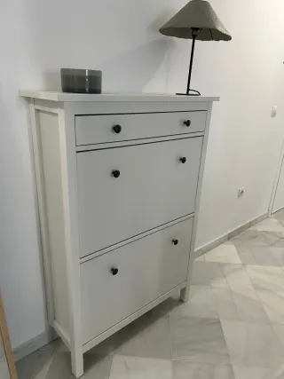 Zapatero blanco de madera