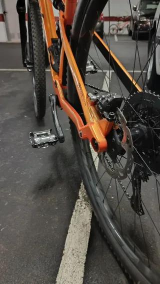 Bicicleta Enduro/XC Naranja