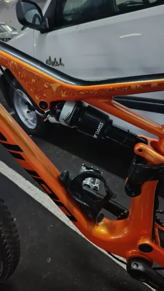 Bicicleta Enduro/XC Naranja