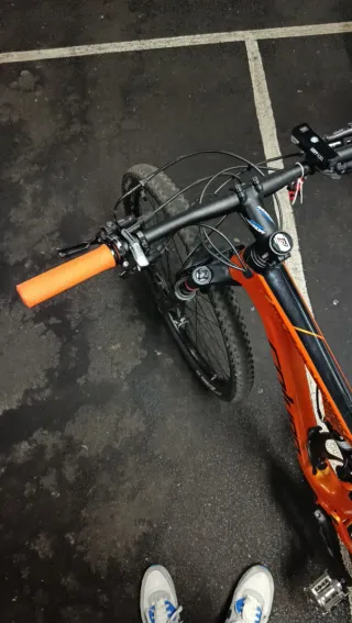 Bicicleta Enduro/XC Naranja