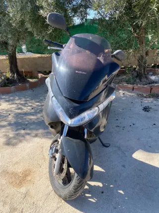 Suzuki Burgman 125cc Negra