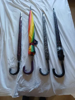 Confezione da 4 ombrelli, marche diverse.