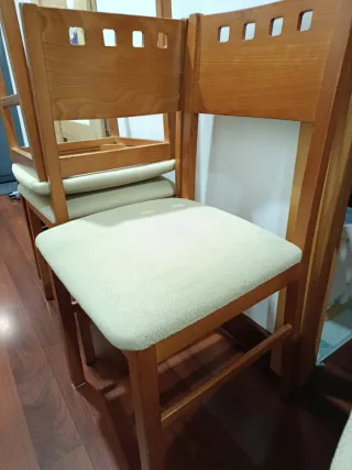 Sillas de comedor de madera y tela