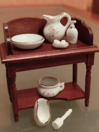 Miniature in ceramica con design vintage per case delle bambole