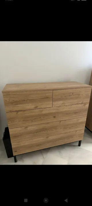 Cómoda de madera y metal