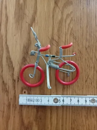 Bicicletta in metallo e plastica