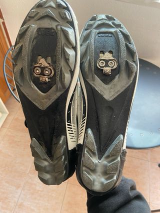 Zapatillas Spinning LUCK Blancas y Plateadas