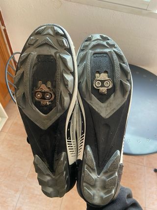 Zapatillas Spinning LUCK Blancas y Plateadas