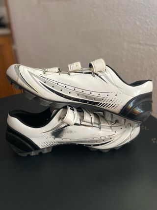 Zapatillas Spinning LUCK Blancas y Plateadas