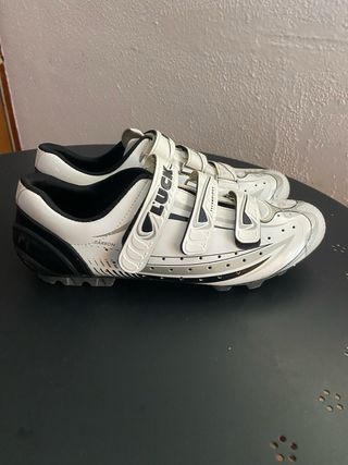 Zapatillas Spinning LUCK Blancas y Plateadas