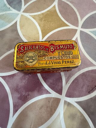Caja metálica antigua Salicilatos de Bismuto