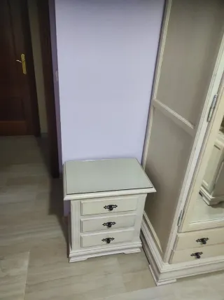 Mesita noche blanca 3 cajones madera