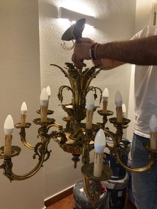 Lámpara de bronce estilo clásico