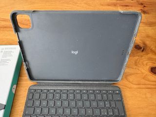 Funda Logitech Combo Touch iPad 11