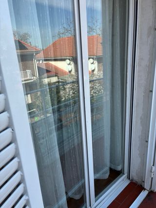 Ventanas aluminio blanco correderas. Balconeras