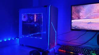 PC Gaming sobremesa blanco