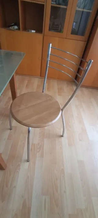 Mesa cristal y 4 sillas metal madera