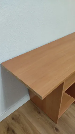 Escritorio de madera