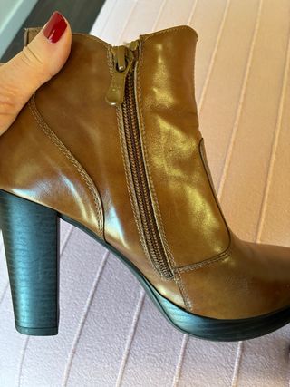 Botines de piel tacón camel