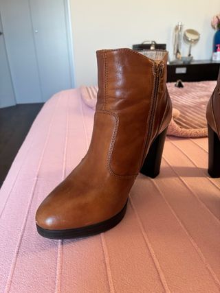 Botines de piel tacón camel