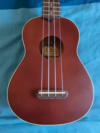 Ukelele Fender Cereza