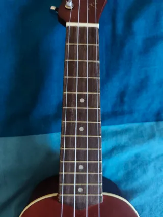 Ukelele Fender Cereza