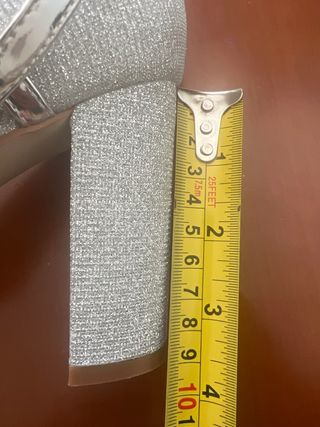 Zapatos de fiesta plateados tacón cuadrado