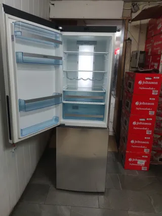 Nevera combi Haier plateada 188×60cm con garantia